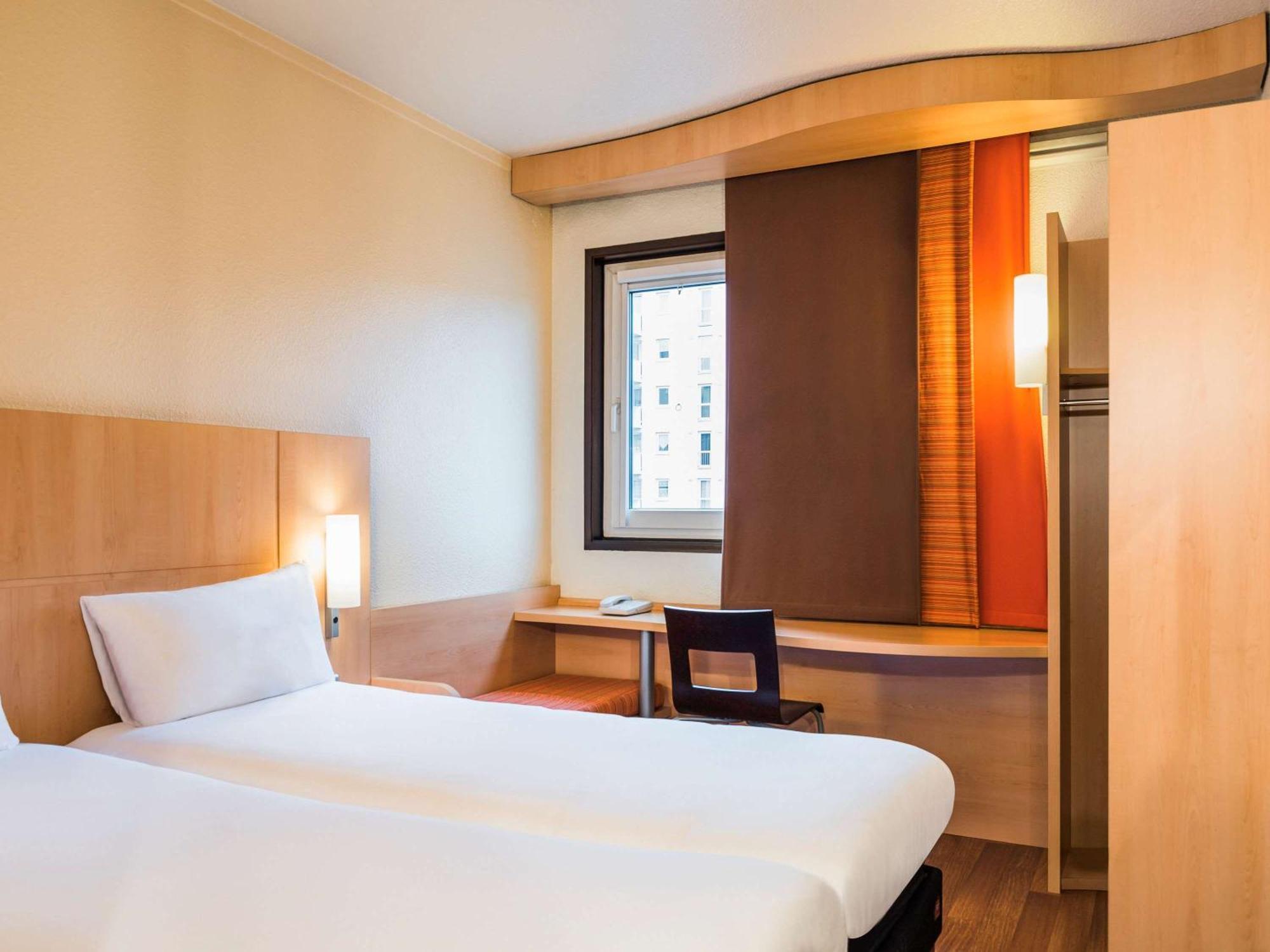 Готель Ibis Paris Pont De Suresnes Longchamp Екстер'єр фото