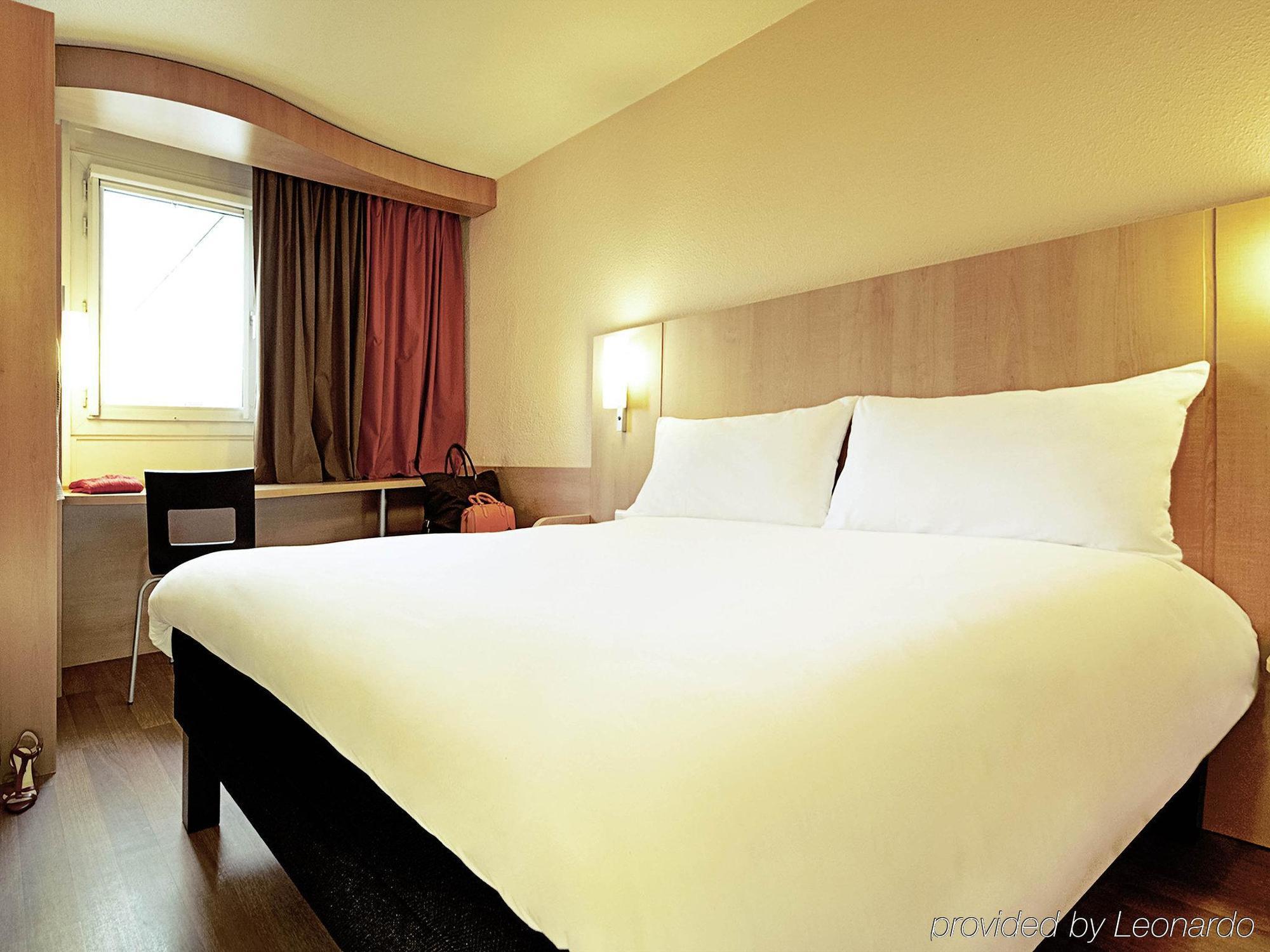 Готель Ibis Paris Pont De Suresnes Longchamp Екстер'єр фото