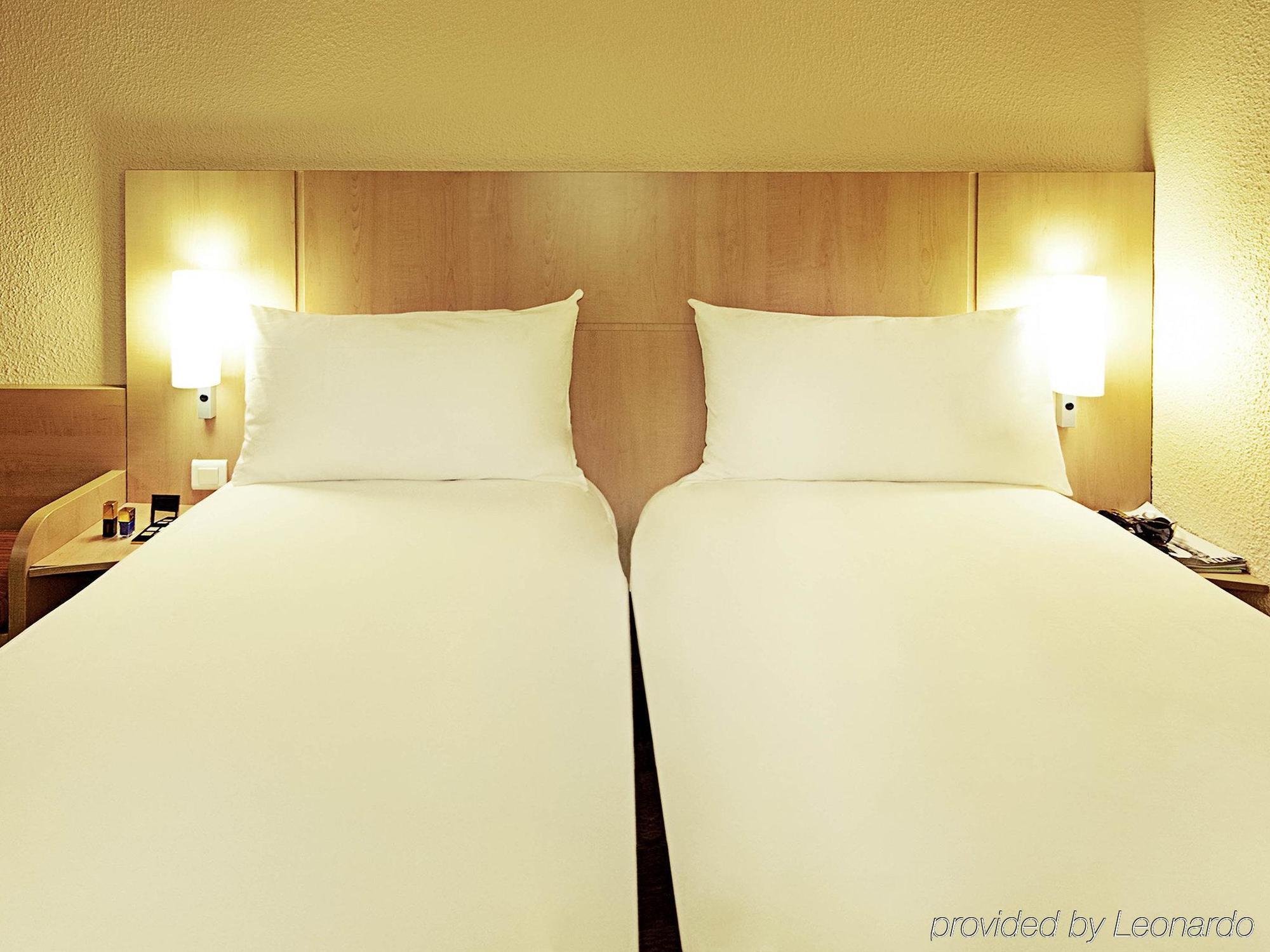 Готель Ibis Paris Pont De Suresnes Longchamp Екстер'єр фото