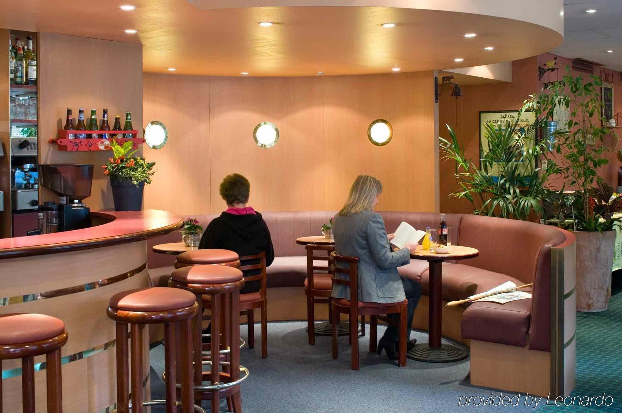 Готель Ibis Paris Pont De Suresnes Longchamp Ресторан фото