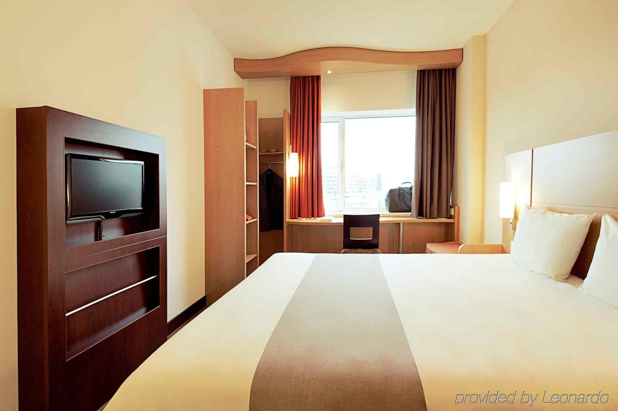 Готель Ibis Paris Pont De Suresnes Longchamp Екстер'єр фото