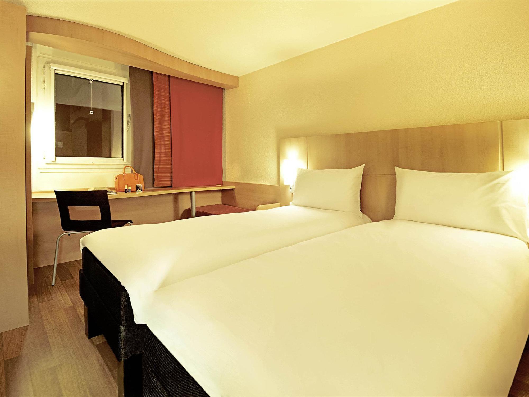 Готель Ibis Paris Pont De Suresnes Longchamp Екстер'єр фото