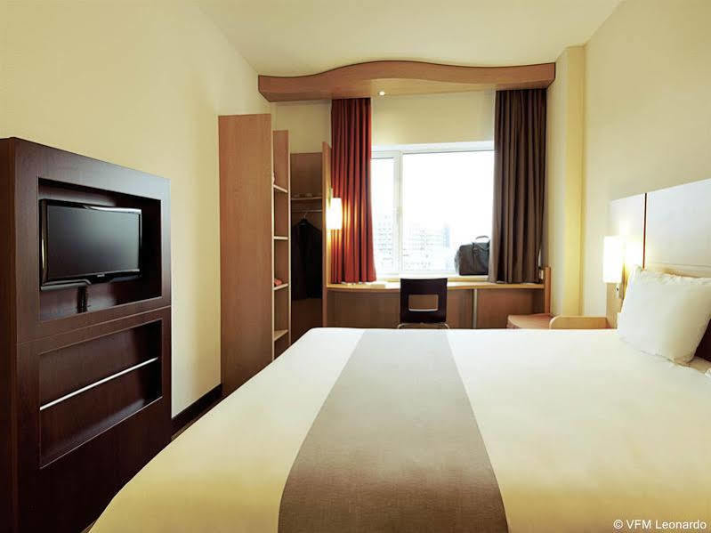 Готель Ibis Paris Pont De Suresnes Longchamp Екстер'єр фото