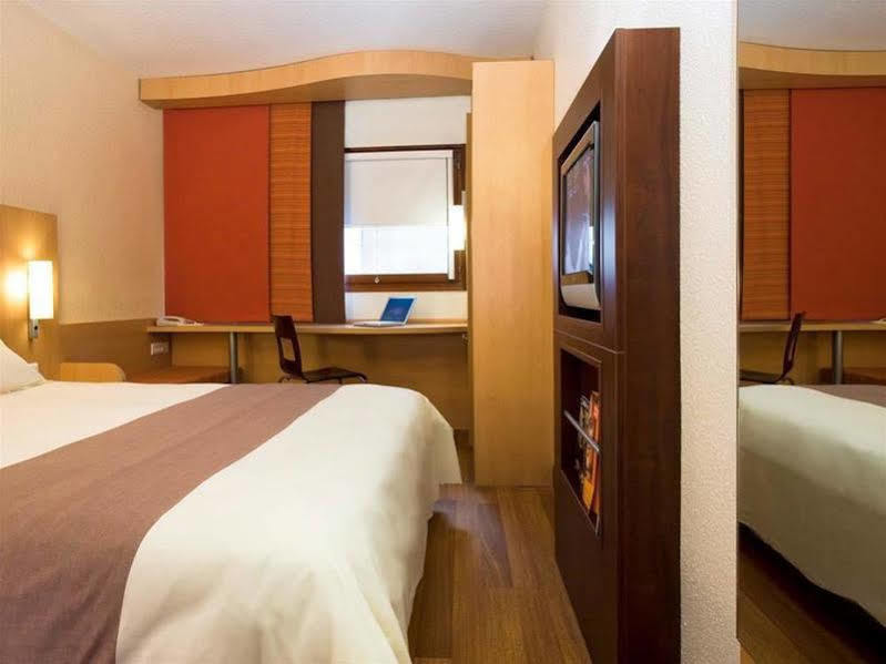 Готель Ibis Paris Pont De Suresnes Longchamp Екстер'єр фото