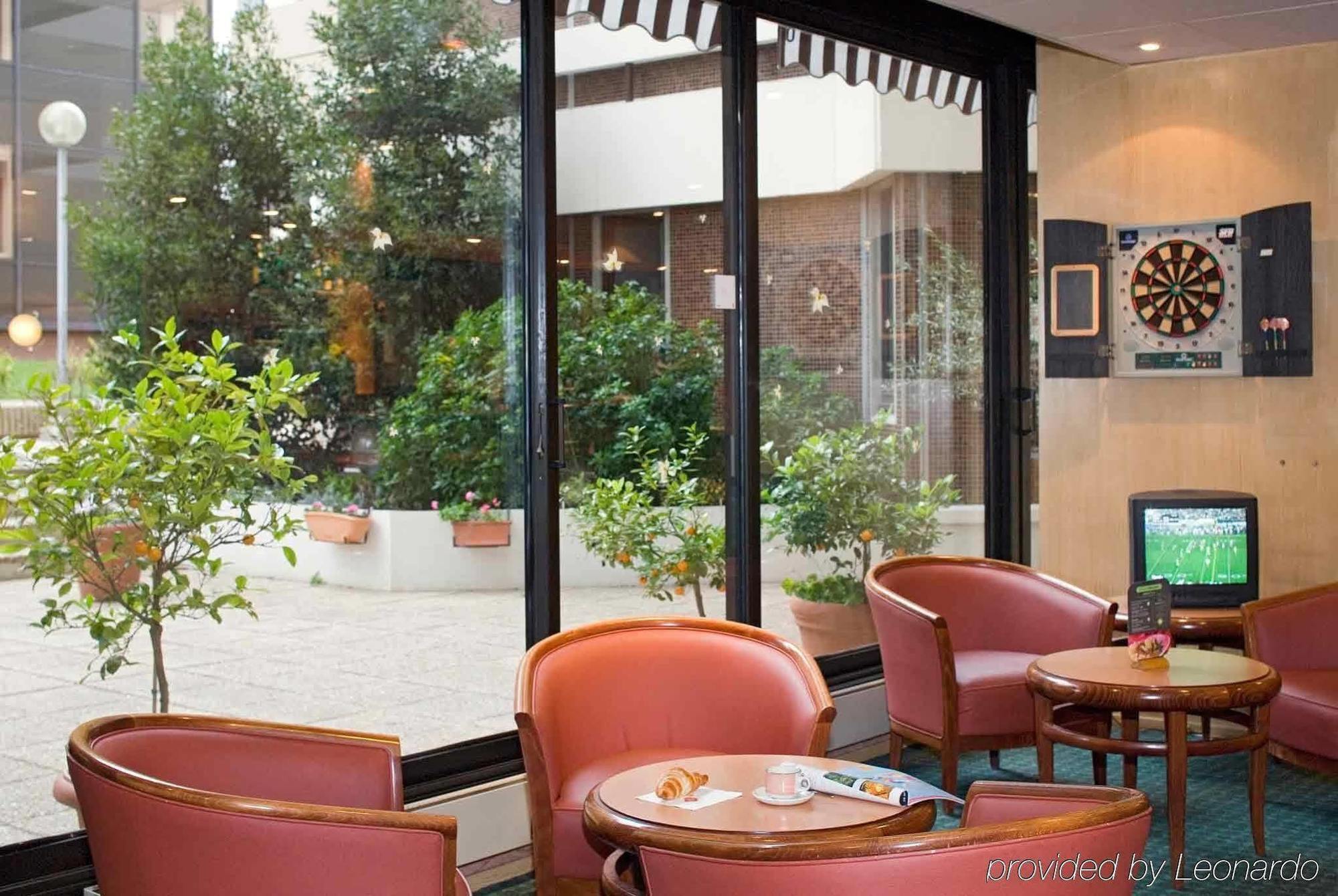 Готель Ibis Paris Pont De Suresnes Longchamp Ресторан фото